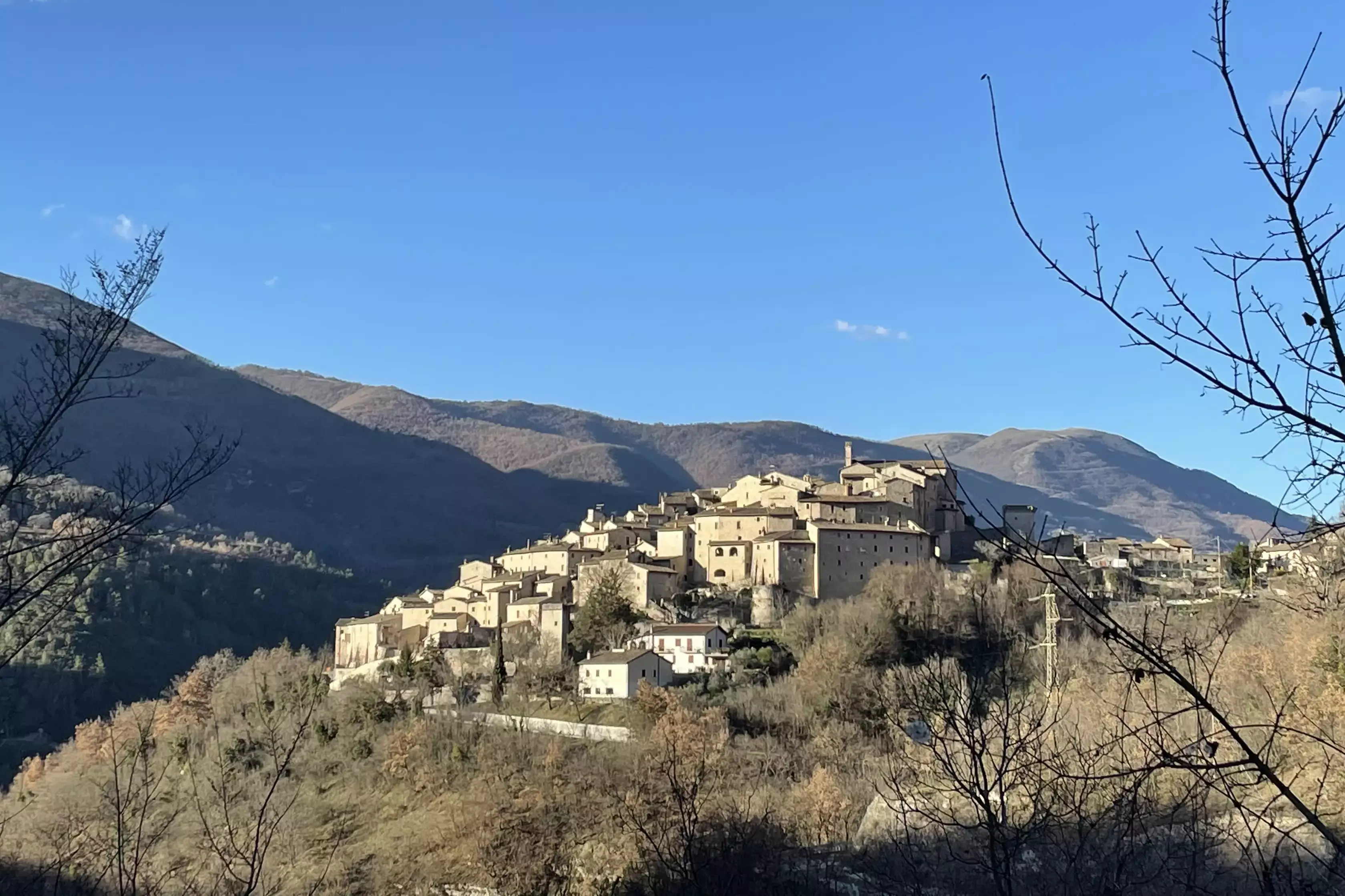 Il borgo-monumento Vallo di Nera Scoprire la Valnerina camminando